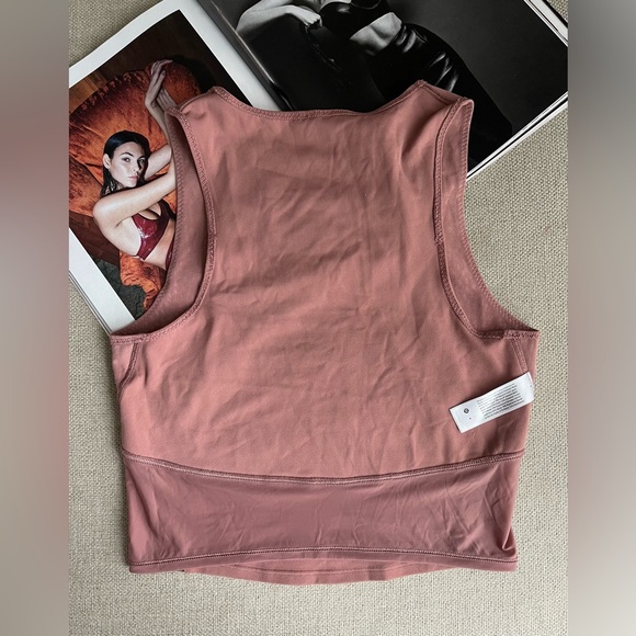 Lululemon Nulu And Mesh Yoga Tank Top
Jewel Emboss Spiced Chai Size 4 - Picture 8 of 15